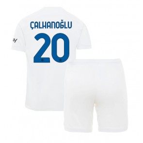 Inter Milan Hakan Calhanoglu #20 Bortaställ Barn 2023-24 Kortärmad (+ Korta byxor)